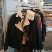 Blus Hingga Sepatu Marks & Spencer 70% di Kuningan City