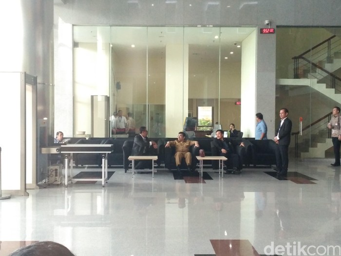 Kasus Suap Patrialis Akbar, KPK Periksa 2 Hakim MK