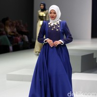 Busana terbaru Rya yang mengusung tema Side B di Indonesia Fashion Week 2017. Jakarta Convention Center. Senayan. Jakarta. [Foto: Mohammad Abduh/Wolipop]