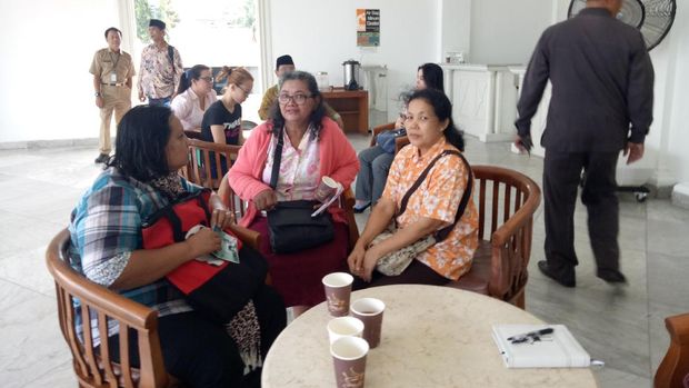 Yuliana salah satu warga yang curhat ke Ahok.
