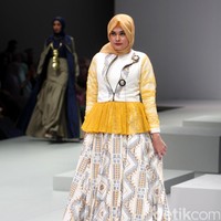 Busana terbaru Rya yang mengusung tema Side B di Indonesia Fashion Week 2017. Jakarta Convention Center. Senayan. Jakarta. [Foto: Mohammad Abduh/Wolipop]