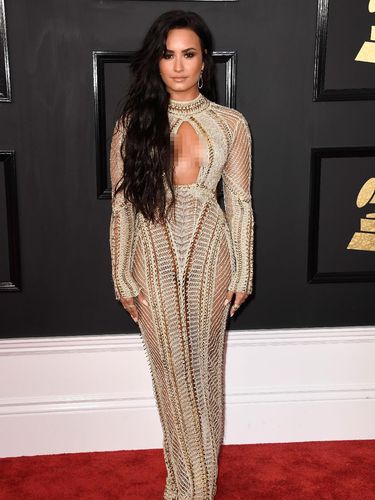 Trend Alert! Gaun 'Keyhole' Jadi Andalan Seleb di Grammy Awards 2017