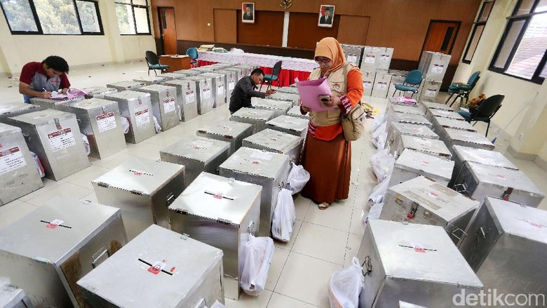 230 Ribu Suket Terbit, Bawaslu Minta KPU DKI Lakukan Verifikasi 230 Ribu Suket Terbit, Bawaslu Minta KPU DKI Lakukan Verifikasi
