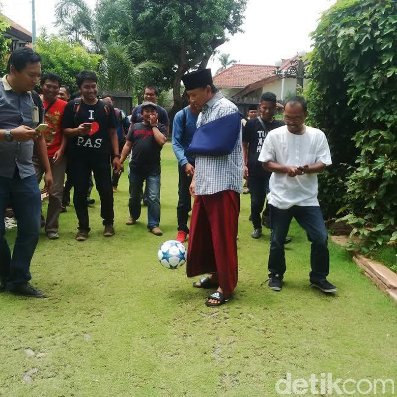 Bupati Irsyad Cedera Main Bola