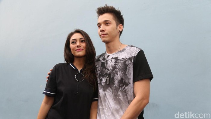Rayakan Hari Valentine, Stefan William Berikan Kado Spesial untuk Istri