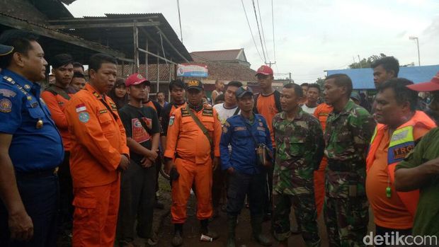 Tim SAR masih mencari korban