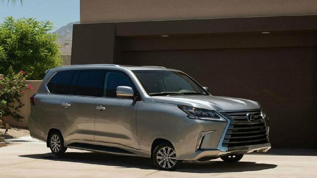 Mobil mewah Lexus LX jadi aneh bentuknya