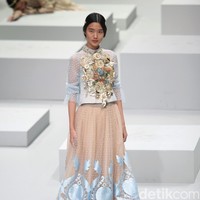 koleksi busana Malik Moestaram mengangkat tema Flow de La Vida Indonesia Fashion Week 2017. di Jakarta Convention Center. Senayan. Jakarta. [Foto: Mohammad Abduh/Wolipop]