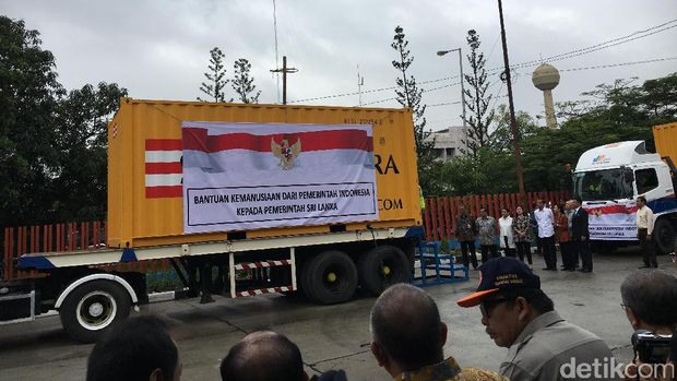 Jokowi Serahkan Bantuan Beras 5 Ribu Ton untuk Sri Lanka