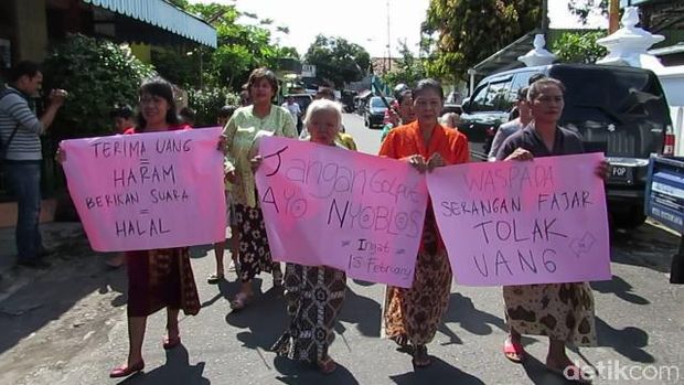 Ketuk Kentongan, Ibu-ibu di Yogya Keliling Kampung Ajak Tak Golput