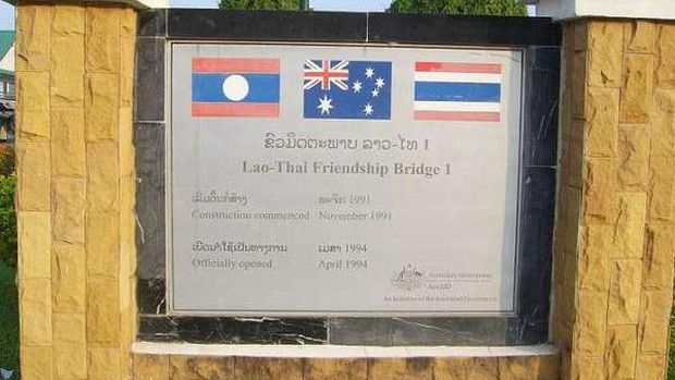 Plakat yang jadi penanda pembangunan jembatan (Masaul/detikTravel)