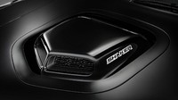 Mobil ini juga dilengkapi asupan udara ngin Mopar dengan hood scoop Shaker.