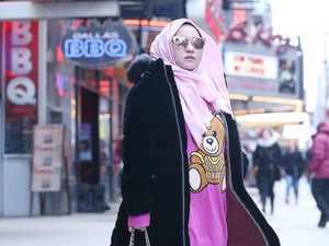 Anniesa Hasibuan Bicara Drama Hidup Wanita Lewat New York Fashion Week 2017