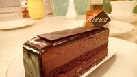 Kue cokelat bernama Cacaote ini memiliki 7 lapisan. Ada chocolate sable, praline cream, sticky caramelised nuts, chocolate sponge, dark chocolate cream, dark chocolate mousse dan chocolate glaze.