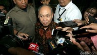 Hakim Mahkamah Konstitusi (MK)  Wahiduddin Adams usai menjalani pemeriksaan di Gedung KPK, Jakarta, Selasa (14/2/2017).