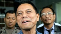 Dia diperiksa terkait kasus dugaan suap proyek pengadaan mesin pesawat Airbus A330-300 milik PT Garuda Indonesia dari PT Rolls Royce.
