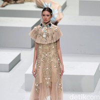 koleksi busana Malik Moestaram mengangkat tema Flow de La Vida Indonesia Fashion Week 2017. di Jakarta Convention Center. Senayan. Jakarta. [Foto: Mohammad Abduh/Wolipop]