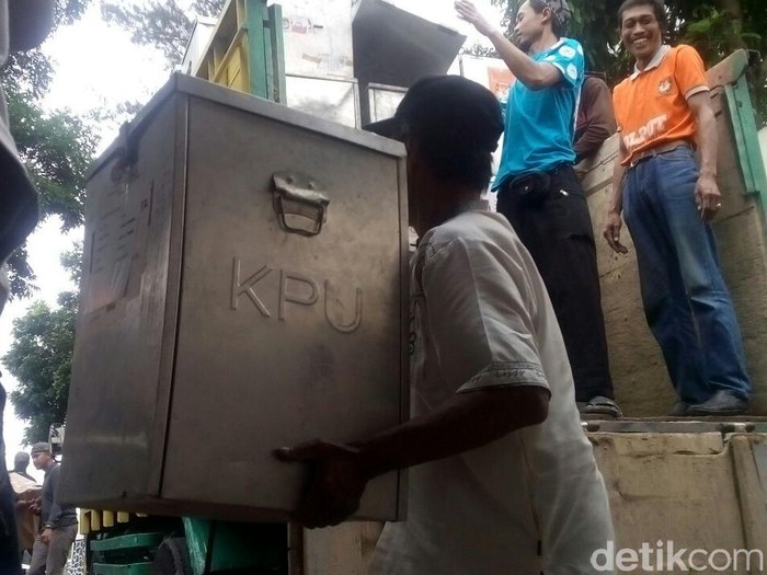 KPU Cimahi Mulai Distribusikan Logistik Pemungutan Suara