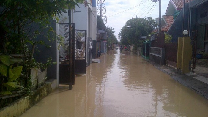 Luapan Sungai BKT Masih Genangi Perkampungan di Semarang