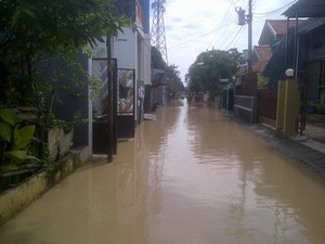 Luapan Sungai BKT Masih Genangi Perkampungan di Semarang