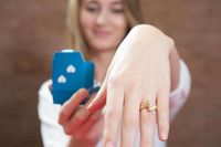 Gerai Pizza Ini Adakan Kompetisi Berhadiah Cincin Pizza untuk Lamar Kekasih