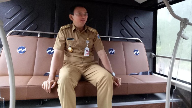 Luncurkan TransJ Vintage Series, Ahok Klakson Om Telolet Om Luncurkan TransJ Vintage Series, Ahok Klakson Om Telolet Om