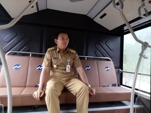Luncurkan TransJ Vintage Series, Ahok Klakson Om Telolet Om
