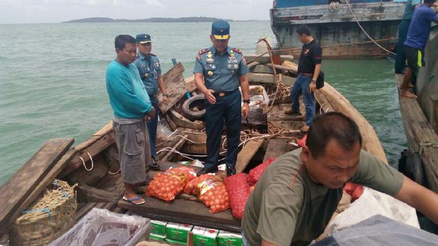 TNI AL Tangkap Kapal Bawa Bawang Merah dari Malaysia