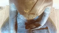 Dahulunya, di beberapa patung terdapat emas yang diletakkan di atas kepala Buddha. Akibat perang dan jarahan semuanya hilang dan hanya meninggalkan bekas berupa lubang di atas kepalanya (Masaul/detikTravel)