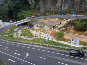 Menikmati Eloknya Jembatan Kelok Sembilan