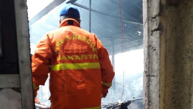 Kebakaran diduga akibat korsleting listrik.