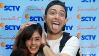 Pose Rifki dan Bibi yang bikin baper. Pool/Ismail/detikFoto.