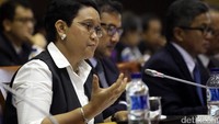 Retno juga menjelaskan isu-isu aktual di bidang luar negeri dan solusinya.