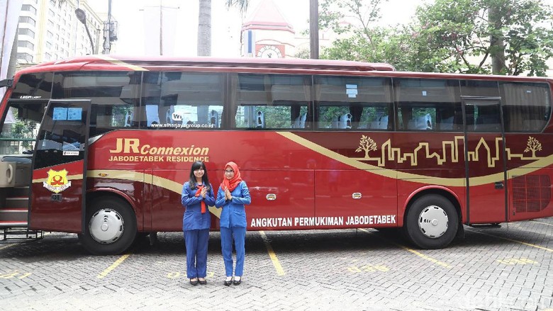 Menhub Luncurkan JR Connexion Menhub Luncurkan JR Connexion
Menteri Perhubungan Budi Karya Sumadi secara resmi meresmikan beroperasinya layanan bus Jabodetabek Residence (JR) Connexion di Mangga Dua, Jakarta, Selasa (14/02/2017). JR Connexion melayani rute dari perumahan-perumahan di wilayah sekitar Jakarta menuju Jakarta. Kawasan perumahan yang dilayani adalah yang berada di Bekasi, Bogor, Cibubur, Depok, Serpong, hingga Tangerang. Grandyos Zafna/detikcom