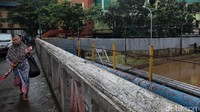 Ini penampakan sungai Pesanggrahan disisi Pasar Cipulir yang kini terlihat bebas banjir, Selasa (14/2/2017).