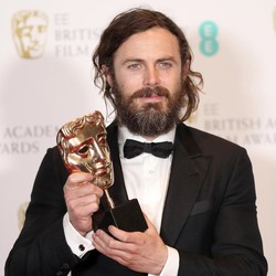 Momen Langka Casey Affleck Sutradarai Film yang Dibintangi Anak-anaknya