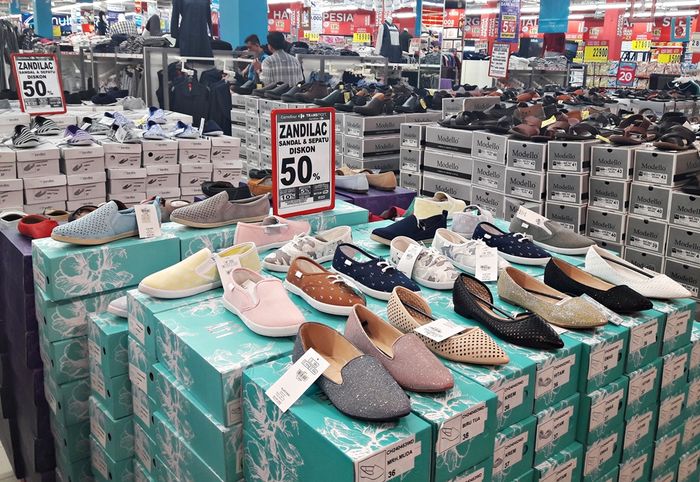 Berbagai Alas Kaki Diskon Hingga 50 di Transmart Carrefour