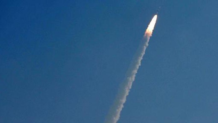 AnIndian Space Research Organisations (ISRO) RESOURCESAT-2A satellite carrying the Polar Satellite Launch Vehicle PSLV-C36 launches at Sriharikota on December 7, 2016. / AFP PHOTO / STR