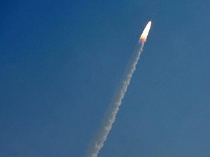 India Luncurkan Roket Luar Angkasa Pertama Buatan Dalam Negeri