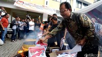 Sumarno mengatakan pemusnahan ini sengaja dilakukan pada H-1 pencoblosan. Hal ini, kata dia, dilakukan untuk menghindari adanya surat suara yang beredar di 13.023 TPS.