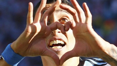 Para Pesepakbola dengan Perayaan Gol Simbol Hati