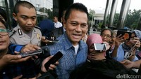 Direktur Utama PT Mugi Rekso Abadi (PT MRA), Soetikno Soedarjo usai menjalani pemeriksaan perdananya sebagai tersangka.