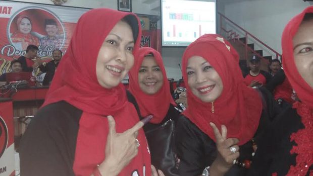 Dewanti Rumpoko, istri Wali Kota Batu. 