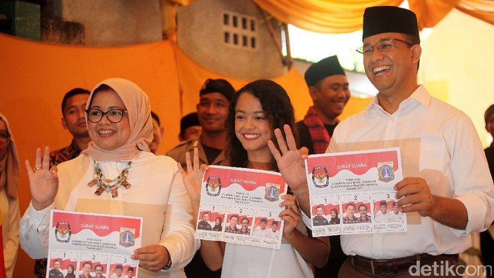 Momen Putri Anies Baswedan Saat Mencoblos Bersama Sang Ayah