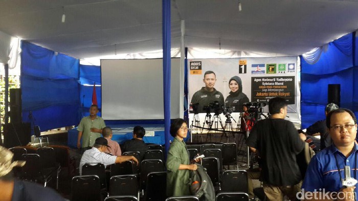 Begini Suasana Posko Pemenangan Agus-Sylvi Usai Pencoblosan