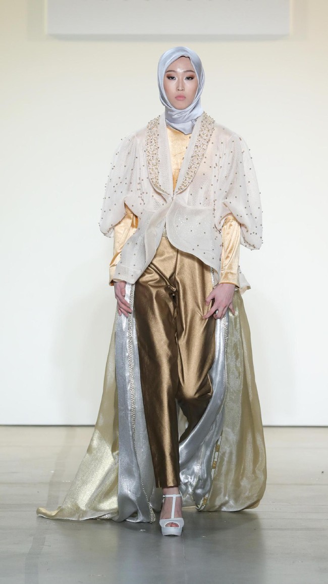 Bos First Travel itu sedang mengandung anak keduanya ketika tampil di NYFW Fall/Winter 2017.  Foto: Dok. Getty Images