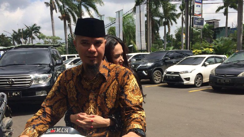 Jika Menangi Pilbup Bekasi, Ahmad Dhani Ingin Datangkan Band RHCP Jika Menangi Pilbup Bekasi, Ahmad Dhani Ingin Datangkan Band RHCP