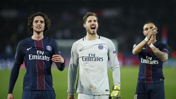 Adrien Rabiot (kiri) hanya menjadi cadangan di PSG musim ini.