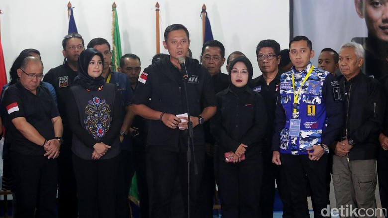Kubu Agus Tegaskan Belum Tentukan Sikap Koalisi di Putaran 2 Kubu Agus Tegaskan Belum Tentukan Sikap Koalisi di Putaran 2