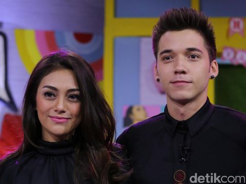 Celine EVangelista dan Stefan William Celine EVangelista dan Stefan William saat menjadi bintang tamu di acara 'Rumpi No Secret'